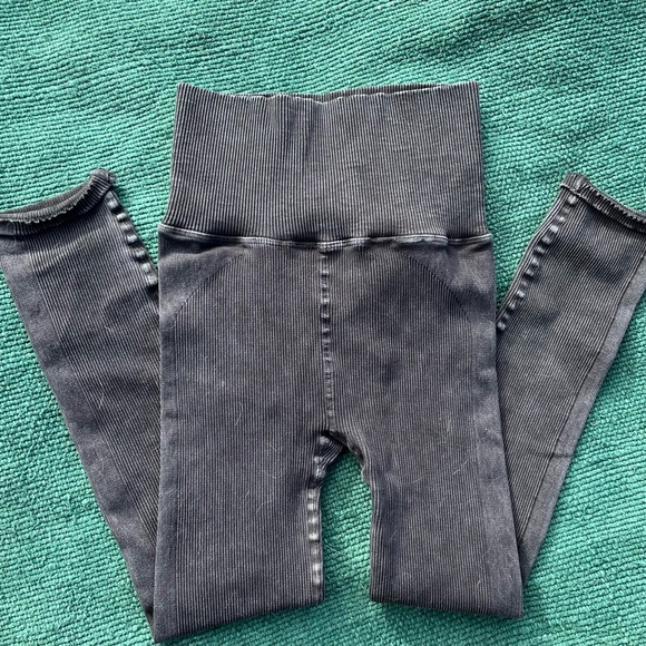 NWOT $78 Free People Happiness Runs Ribbed Compression Leggings in Black - Picture 2 of 9